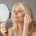 Najlepšie make-up tipy pre ovisnuté viečka – zvýraznite svoje oči bez chybičky!