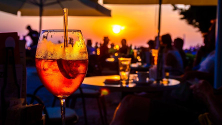 Blíži sa čas dovoleniek. Dajte si pozor na DRINK SPIKING!