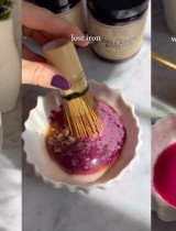 Ako si spríjemniť menštruáciu? Skús ružové dirty chai latte s kolagénom