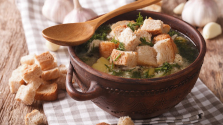 Rýchla cesnaková polievka, ktorá zahreje i vylieči