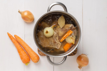 Tekuté zlato jesene: Veda potvrdzuje, že vývar spomaľuje stres aj zápal