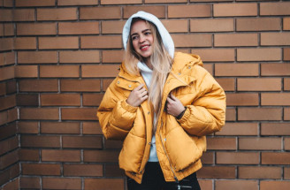 Ako si vybrať dámsku zimnú bundu, ktorá je teplá a zároveň štýlová?