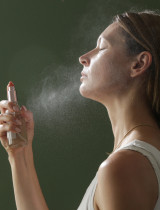 Nahradia tonikum aj parfum: 20 dôvodov, prečo sa bez hydrolátu už nezaobídeš