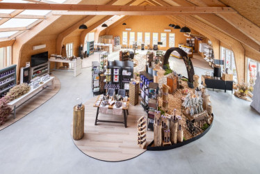 V Levanduľovom údolí otvorili najväčšiu Longevity & Wellbeing predajňu Molecules of Life v strednej Európe