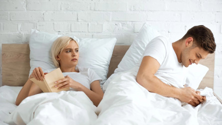 Keď malé tajomstvá znamenajú veľký problém: Čo je micro cheating?