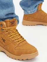 Preppy štýl je stále trendy! Aké pánske topánky dotvoria tento vzhľad?