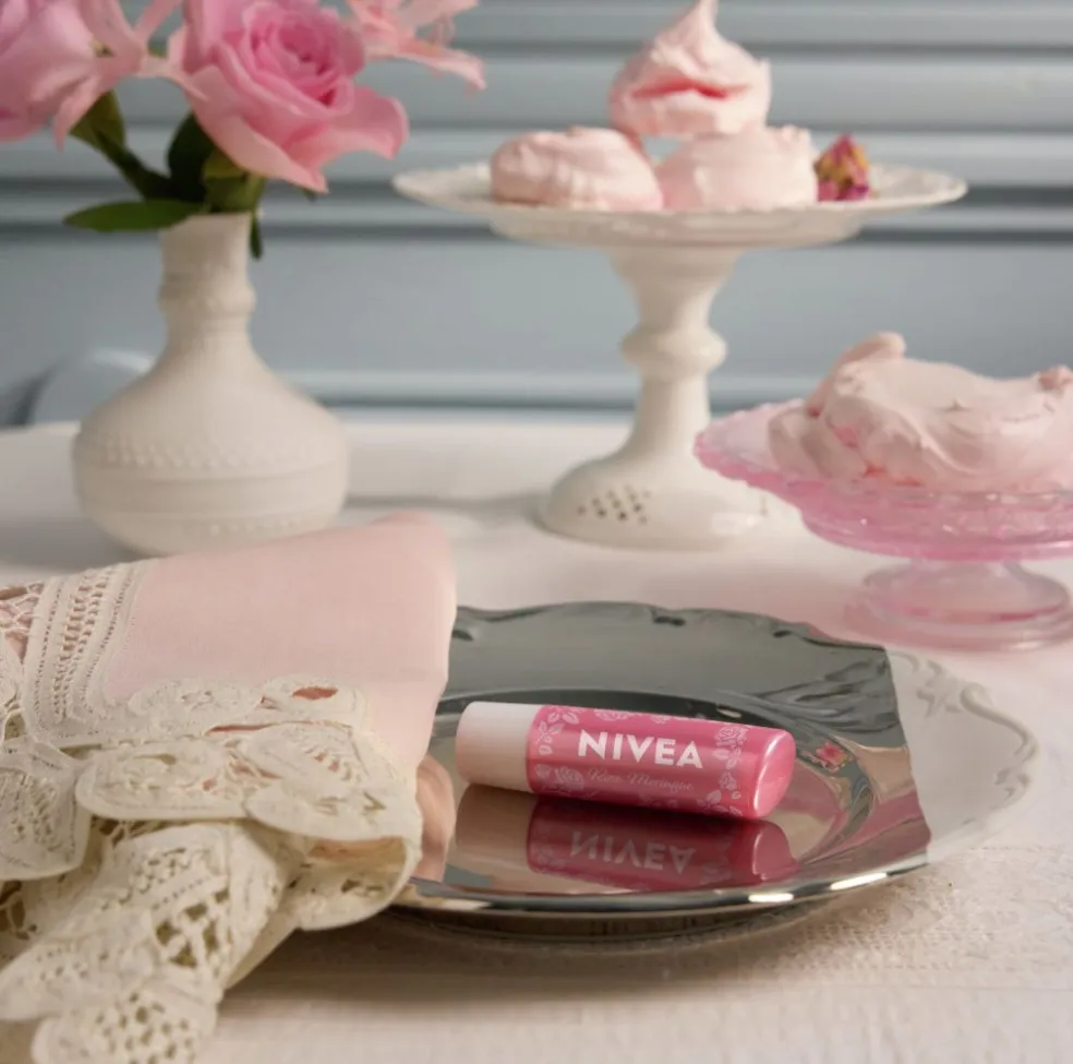 Rose Meringue – Daphne & Simon