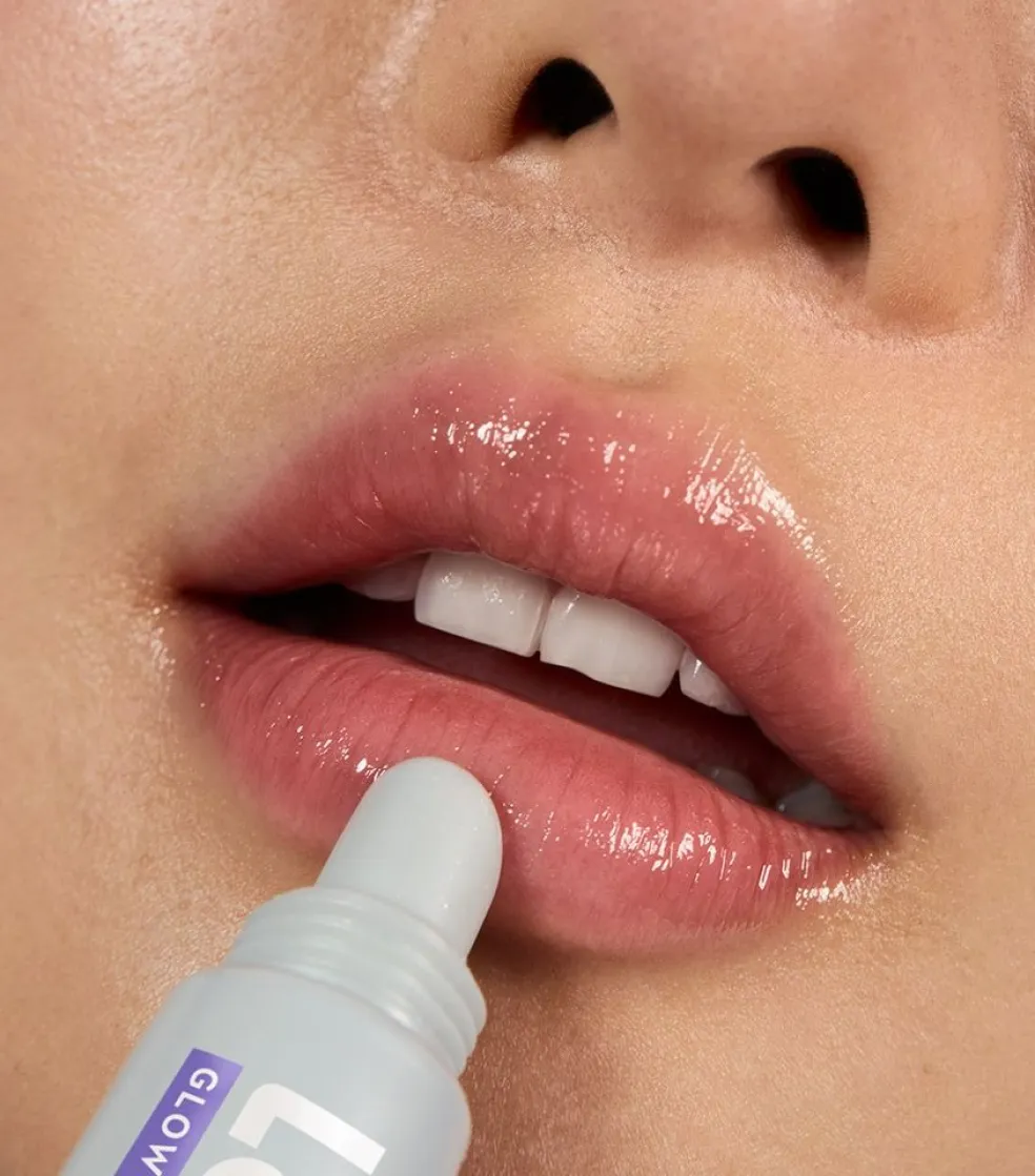 Labello Balzam pre žiarivé pery