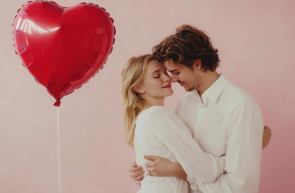 Sviatok svätého Valentína v roku 2026: Červené ruže a romantická večera sú minulosť!