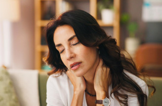 Digitálna únava a pleť: Prečo starne rýchlejšie (a čo s tým)