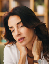 Digitálna únava a pleť: Prečo starne rýchlejšie (a čo s tým)