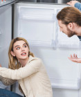 Proč hučí lednice? Kdy je to normální a kdy už jde o problém