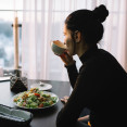 Čo je mindful eating? 5 návykov, ktoré môžu zmeniť spôsob, akým jete