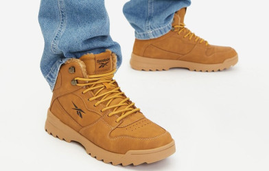 Preppy štýl je stále trendy! Aké pánske topánky dotvoria tento vzhľad?