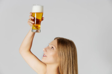 Pivo na vlasy: čo je tradícia a čo zatiaľ nie je dokázané