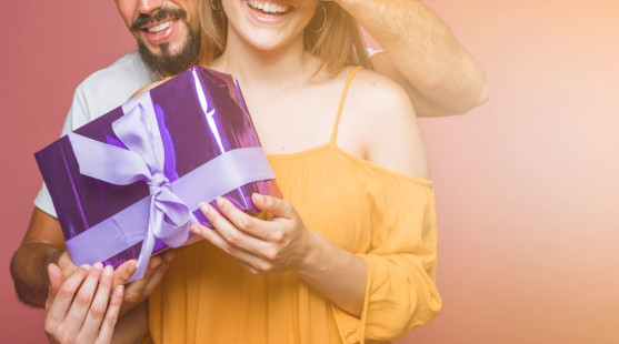 Darček (takmer) na každú príležitosť: Čo darovať partnerovi, keď vám dochádzajú nápady